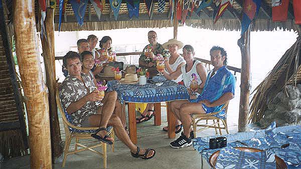 http://www.roderickrichards.com/1999/tahiti/borabora/groupclub.jpg