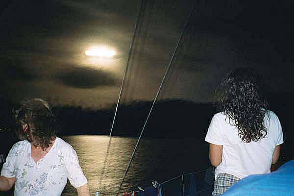 http://www.roderickrichards.com/1999/tahiti/huahine/karenmichnight.jpg