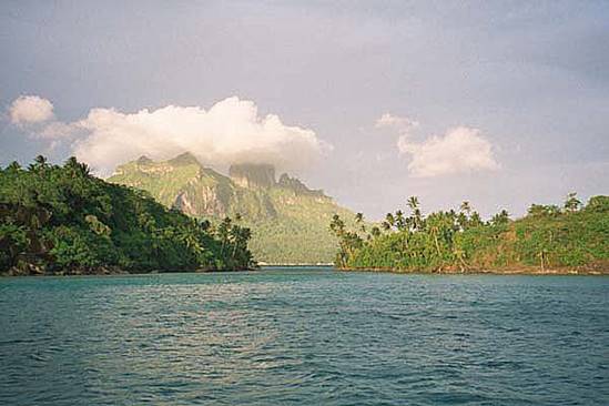 http://www.roderickrichards.com/1999/tahiti/borabora/bbcut.jpg