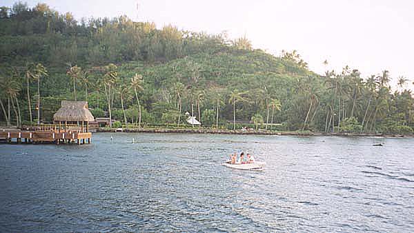 http://www.roderickrichards.com/1999/tahiti/borabora/bm1.jpg