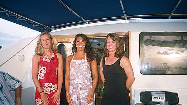http://www.roderickrichards.com/1999/tahiti/borabora/thegirls.jpg