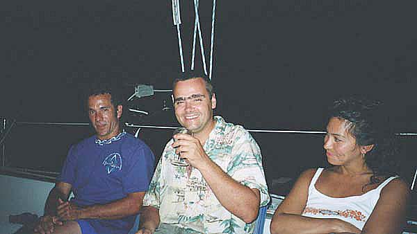http://www.roderickrichards.com/1999/tahiti/huahine/rodwimmich.jpg